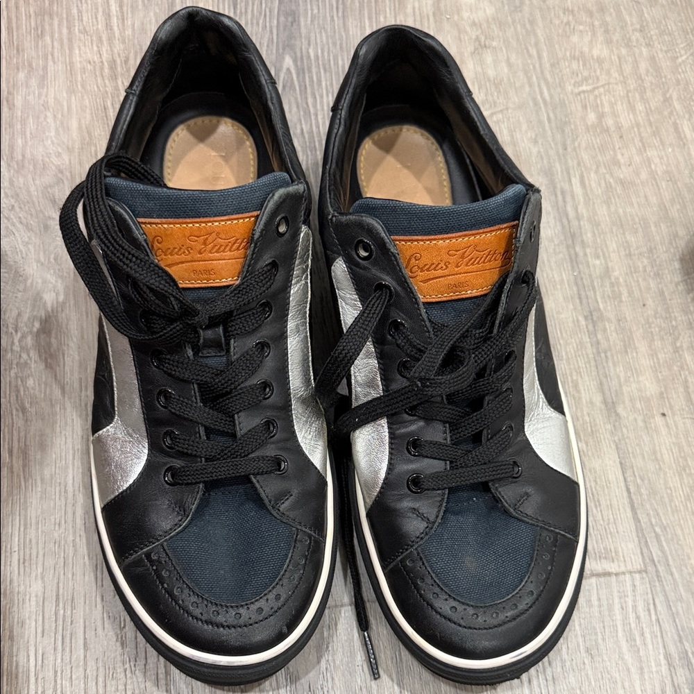 Auth Louis Vuitton Embossed Monogram Black Leather Low Top Sneakers US 7.5